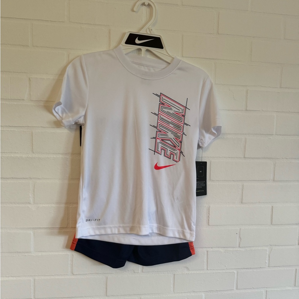 NWT Kids Black and White Nike 2 Piece Set
